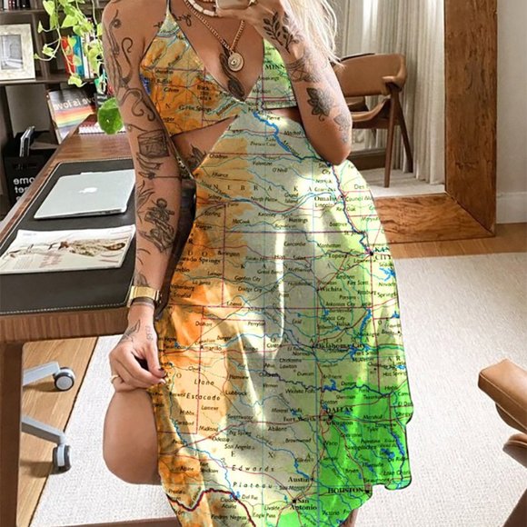 V-neck strap map print midi dress - Picture 3 of 3